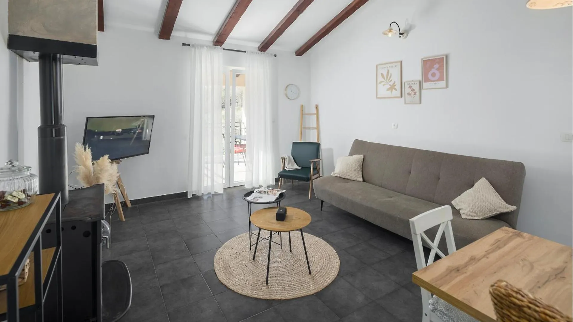 4 Bedroom Beautiful Home In Kranjci Raša 0*,